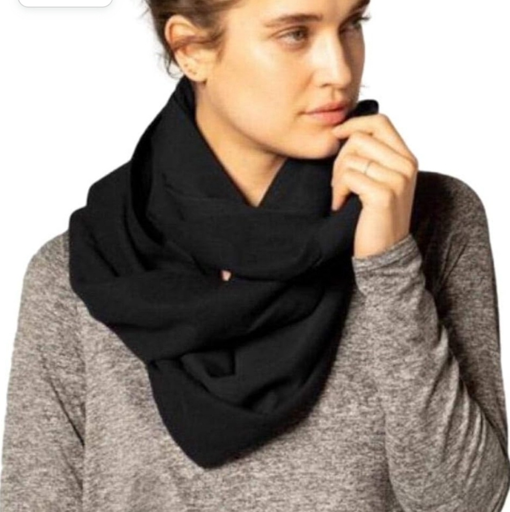 Beyond Yogo infinity Scarf NEW 🎁